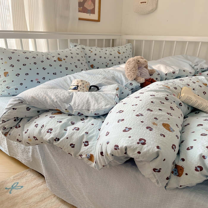 91家纺网 家纺一手货源 找家纺 贝扬思家纺 2026新款高品质A类泡芙纱普通款四件套-110g-(软软糯糯小红书推荐~) 豹纹咪星 蓝