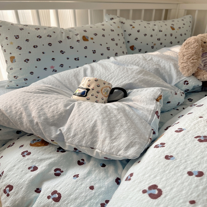 91家纺网 家纺一手货源 找家纺 贝扬思家纺 2026新款高品质A类泡芙纱普通款四件套-110g-(软软糯糯小红书推荐~) 豹纹咪星 蓝