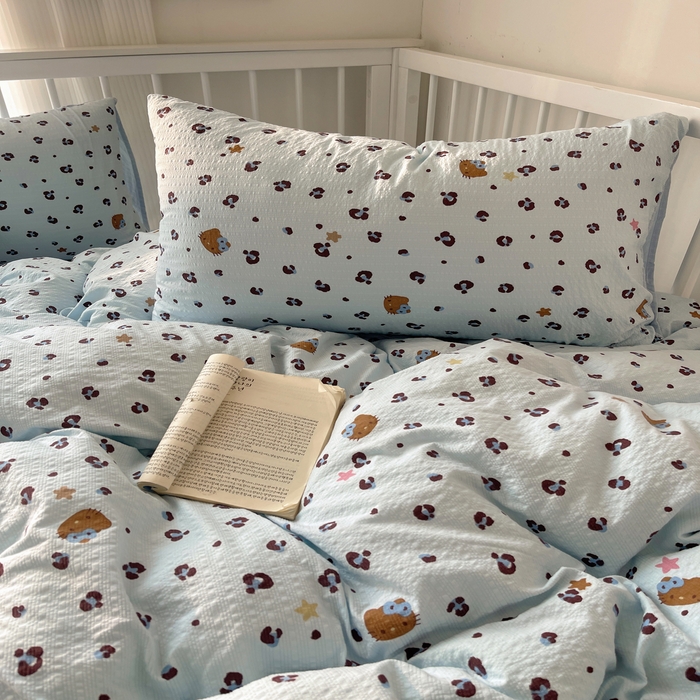 91家纺网 家纺一手货源 找家纺 贝扬思家纺 2026新款高品质A类泡芙纱普通款四件套-110g-(软软糯糯小红书推荐~) 豹纹咪星 蓝