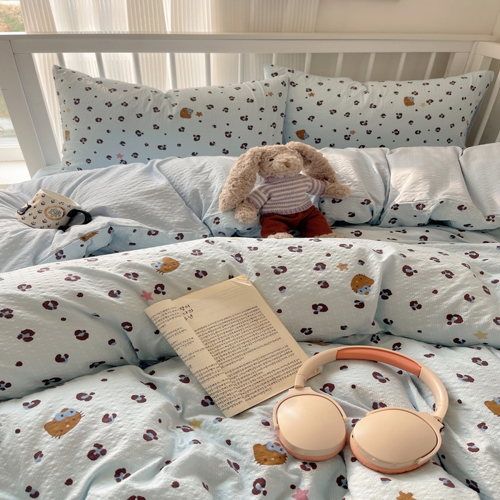 91家纺网 家纺一手货源 找家纺 贝扬思家纺 2026新款高品质A类泡芙纱普通款四件套-110g-(软软糯糯小红书推荐~) 豹纹咪星 蓝