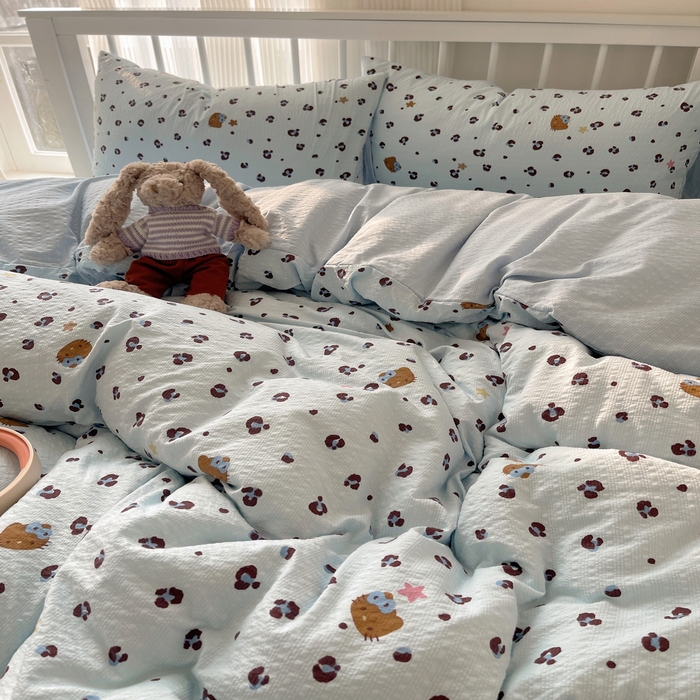 91家纺网 家纺一手货源 找家纺 贝扬思家纺 2026新款高品质A类泡芙纱普通款四件套-110g-(软软糯糯小红书推荐~) 豹纹咪星 蓝