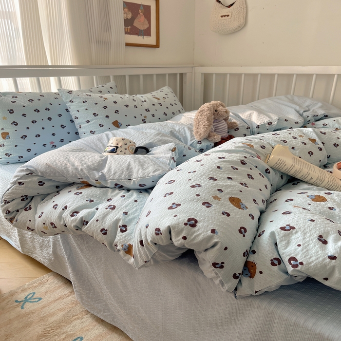 91家纺网 家纺一手货源 找家纺 贝扬思家纺 2026新款高品质A类泡芙纱普通款四件套-110g-(软软糯糯小红书推荐~) 豹纹咪星 蓝