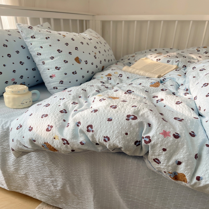 91家纺网 家纺一手货源 找家纺 贝扬思家纺 2026新款高品质A类泡芙纱普通款四件套-110g-(软软糯糯小红书推荐~) 豹纹咪星 蓝