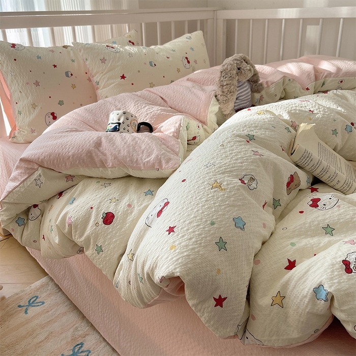 91家纺网 家纺一手货源 找家纺 贝扬思家纺 2026新款高品质A类泡芙纱普通款四件套-110g-(软软糯糯小红书推荐~) 星芒凯蒂