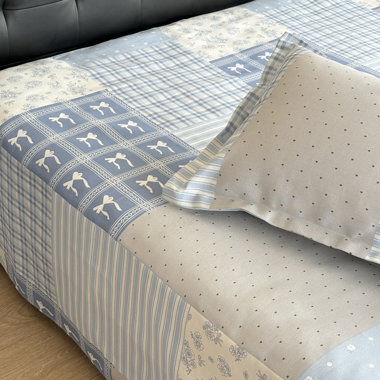 91家纺网 家纺一手货源 找家纺 一隅花田 2026新款麻感粗砂加厚老粗布床单三件套（品牌同款） 蓝风铃