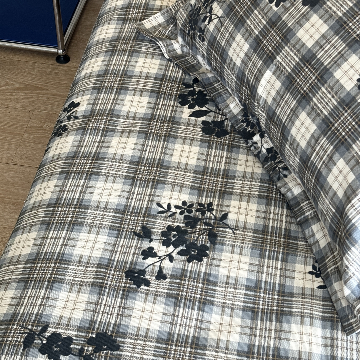 91家纺网 家纺一手货源 找家纺 一隅花田 2026新款麻感粗砂加厚老粗布床单三件套（品牌同款） 鸢尾格