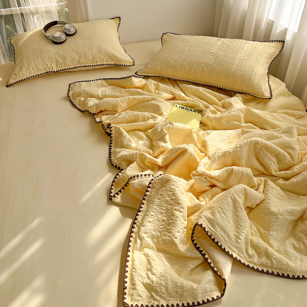 91家纺网 家纺一手货源 找家纺 优尚佳生活馆 2026新款泡泡纱三角针夏被四件套--纯色系列 奶油黄