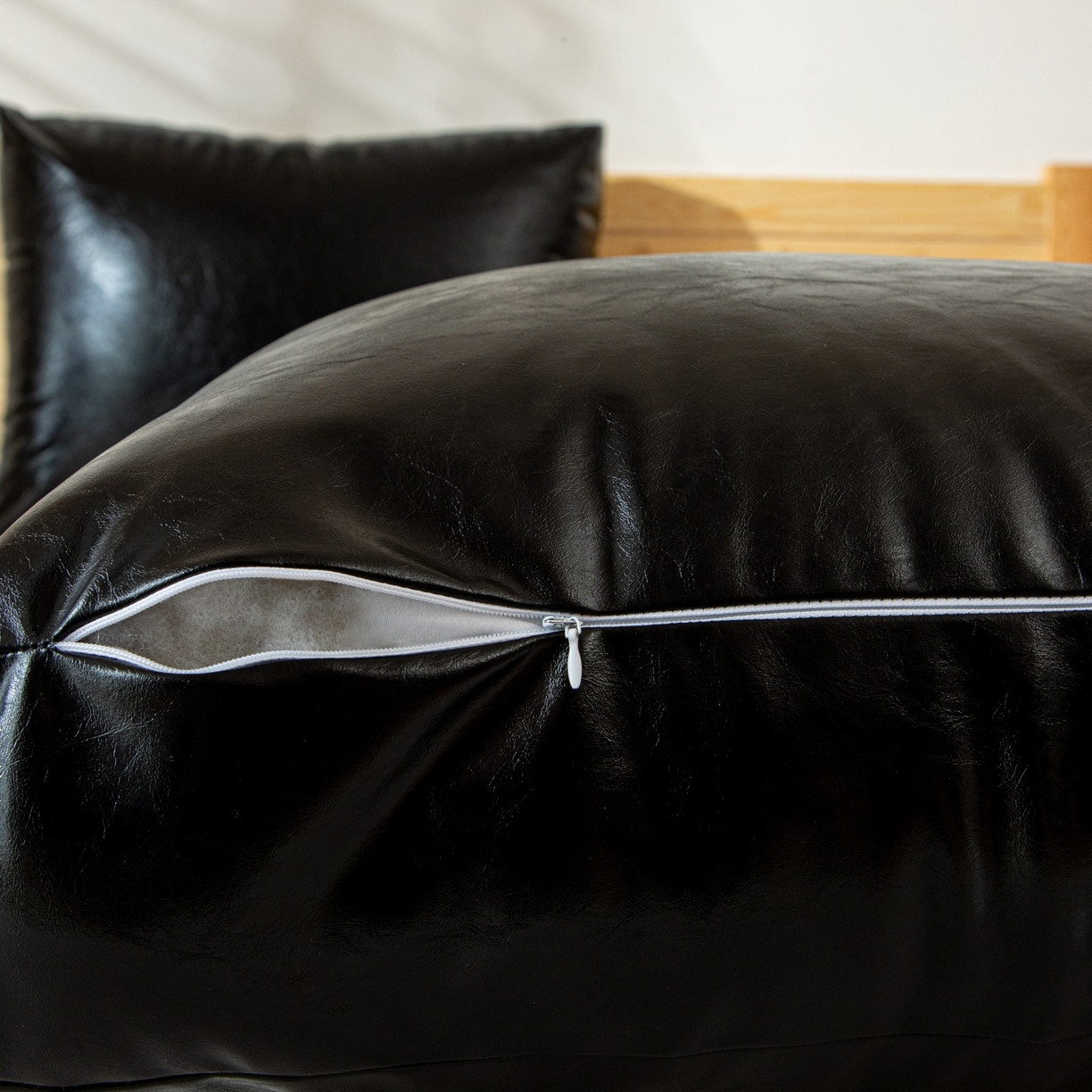 91家纺网 家纺一手货源 找家纺 沐沐家纺 2026新款油蜡皮立体面包枕靠背靠垫 经典纯黑