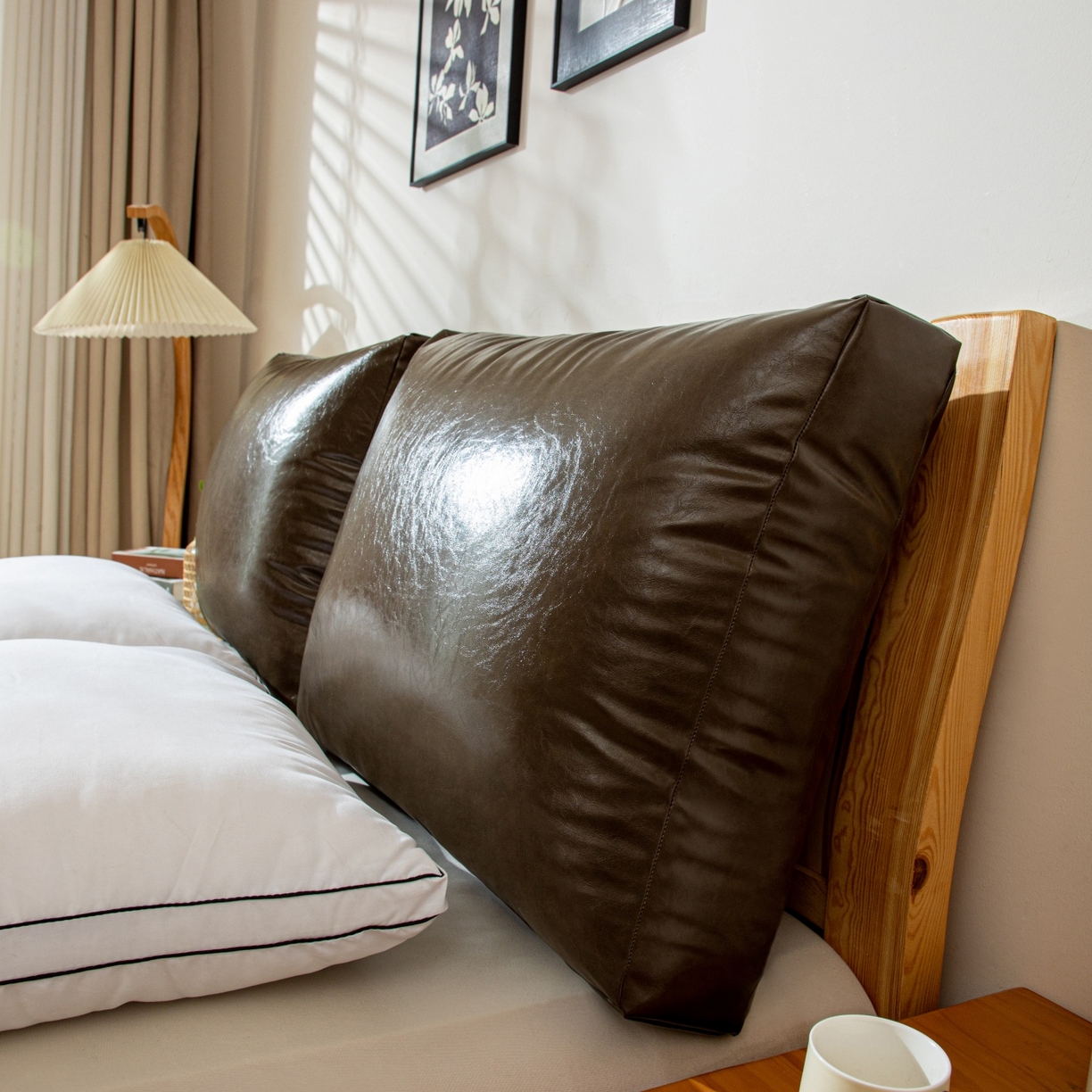 91家纺网 家纺一手货源 找家纺 沐沐家纺 2026新款油蜡皮立体面包枕靠背靠垫 复古深棕