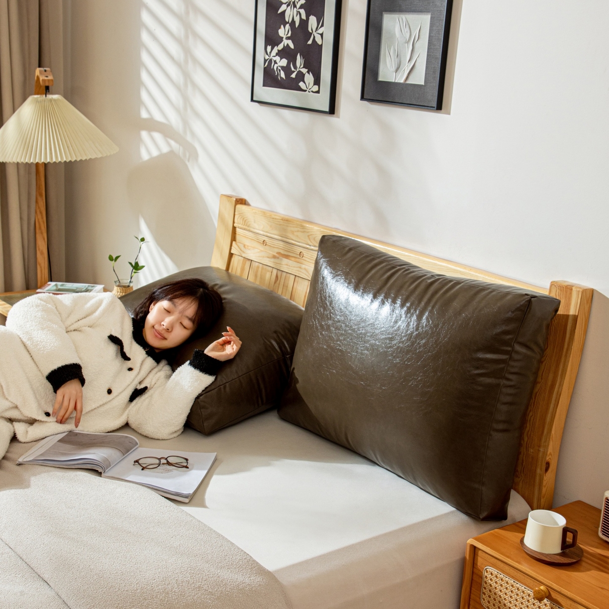 91家纺网 家纺一手货源 找家纺 沐沐家纺 2026新款油蜡皮立体面包枕靠背靠垫 复古深棕