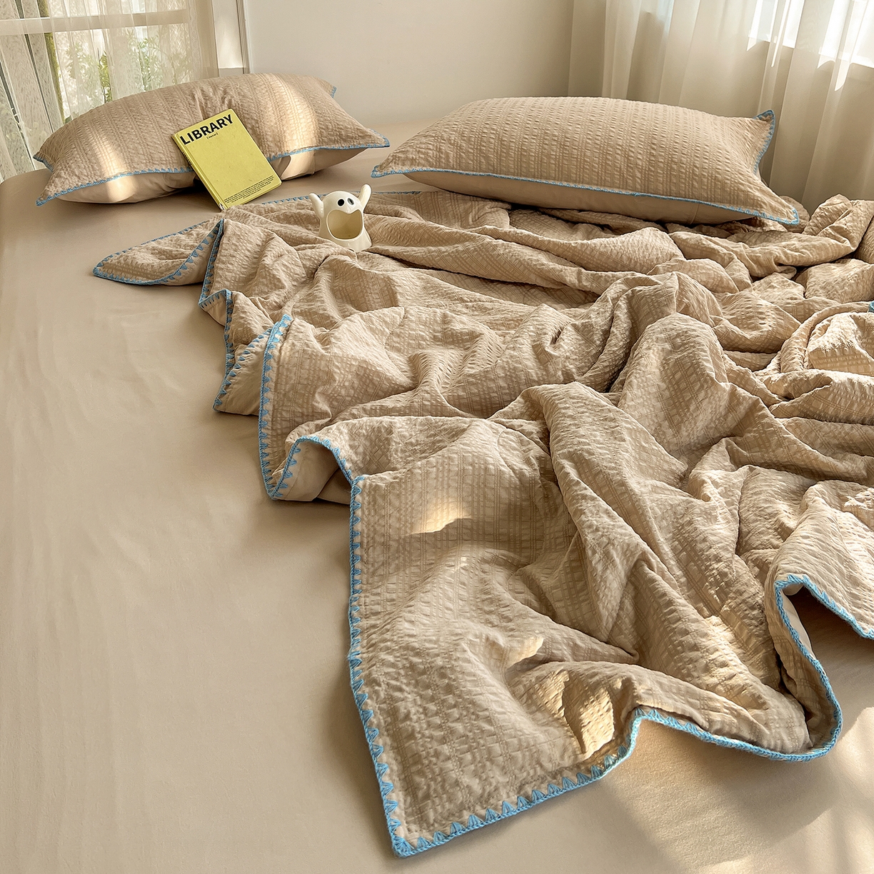 91家纺网 家纺一手货源 找家纺 优尚佳生活馆 2026新款泡泡纱三角针夏被四件套--纯色系列 燕麦咖