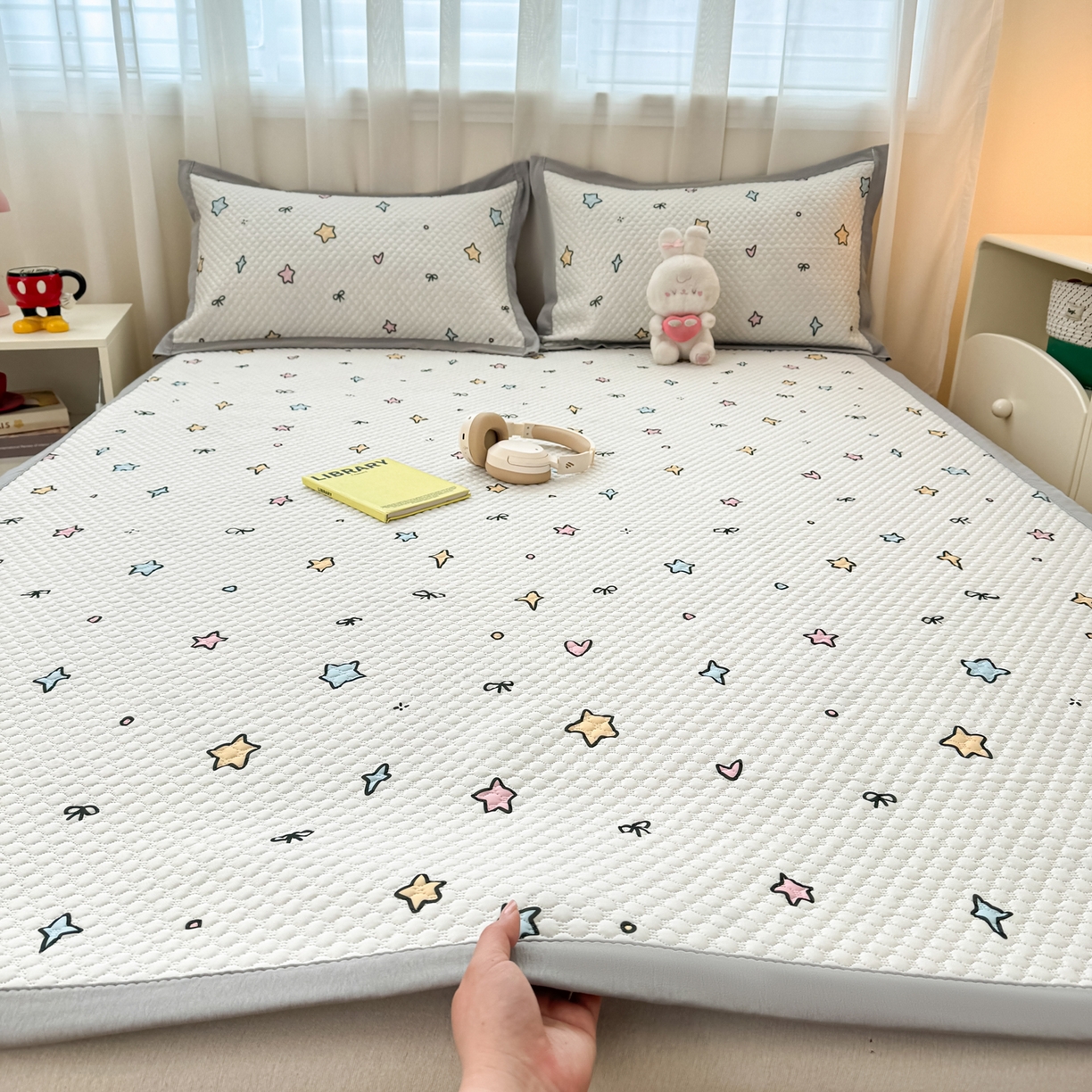 91家纺网 家纺一手货源 找家纺 蓝极人 2026新款小清新冰豆豆数码印花席三明治底席子凉席 星荣