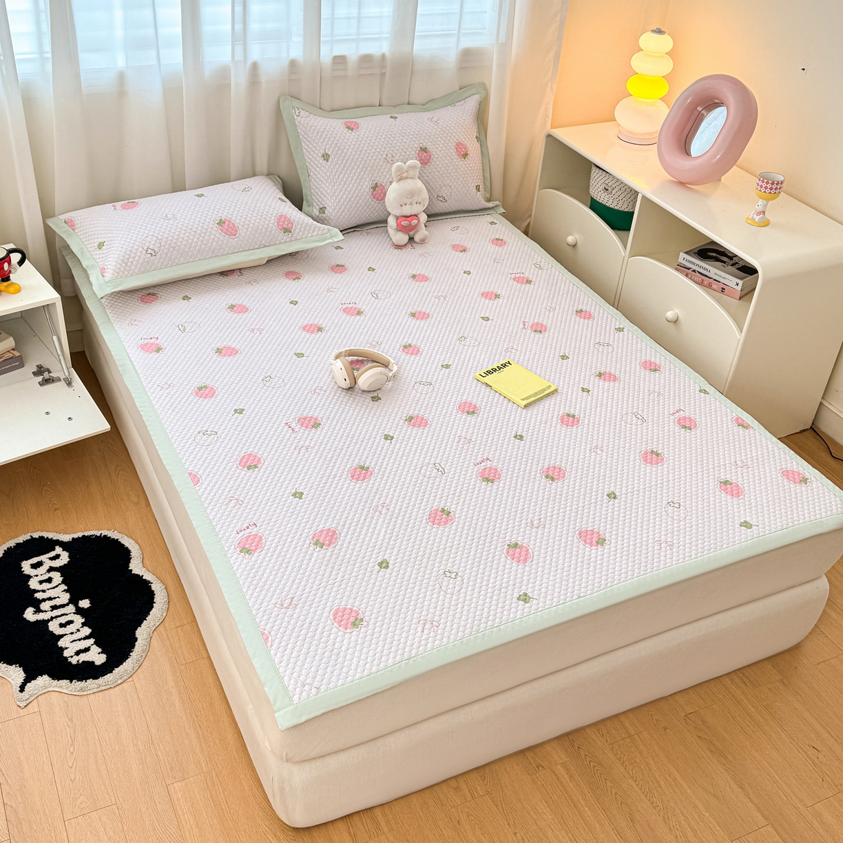 91家纺网 家纺一手货源 找家纺 蓝极人 2026新款小清新冰豆豆数码印花席三明治底席子凉席 奶霜草莓