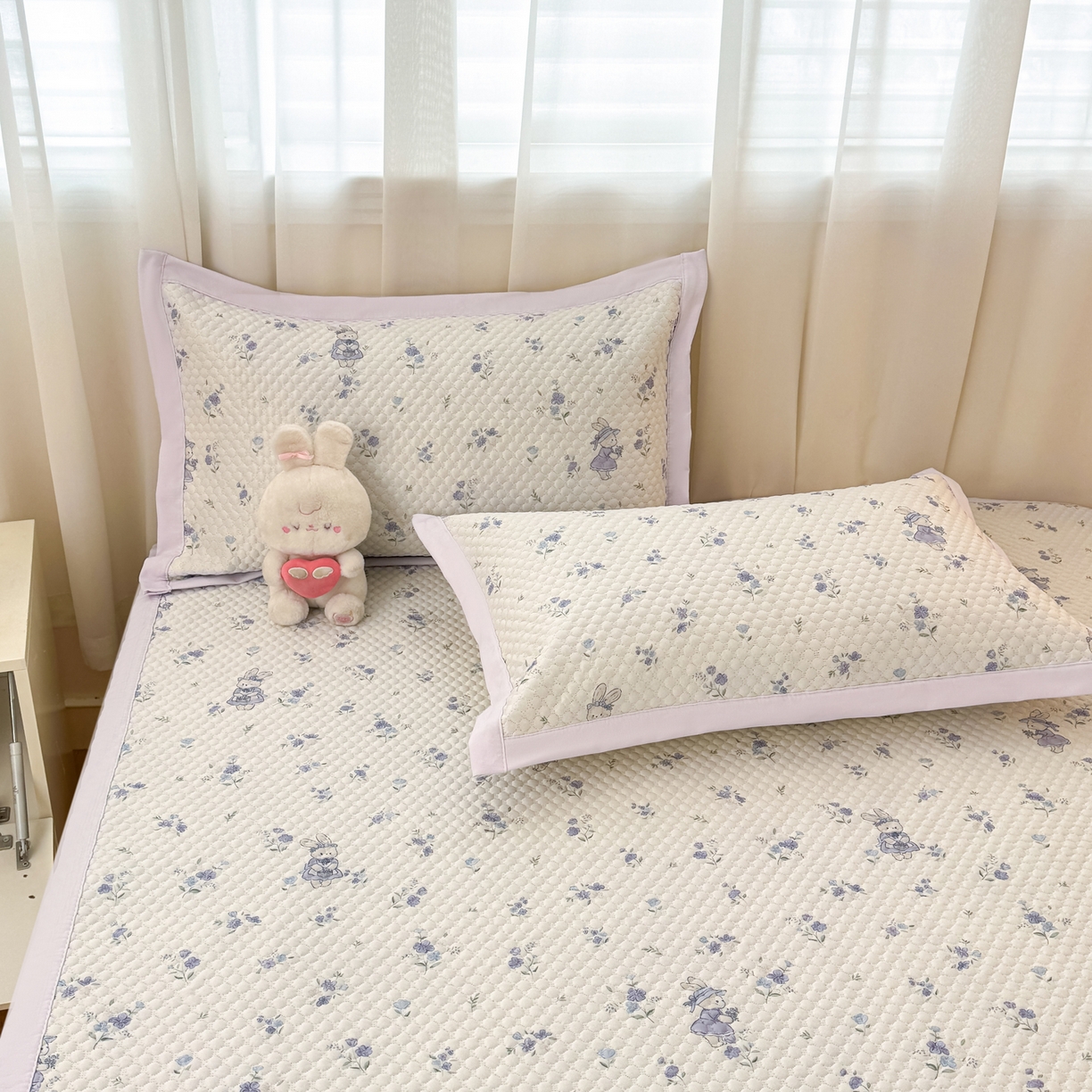 91家纺网 家纺一手货源 找家纺 蓝极人 2026新款小清新冰豆豆数码印花席三明治底席子凉席 花田兔影