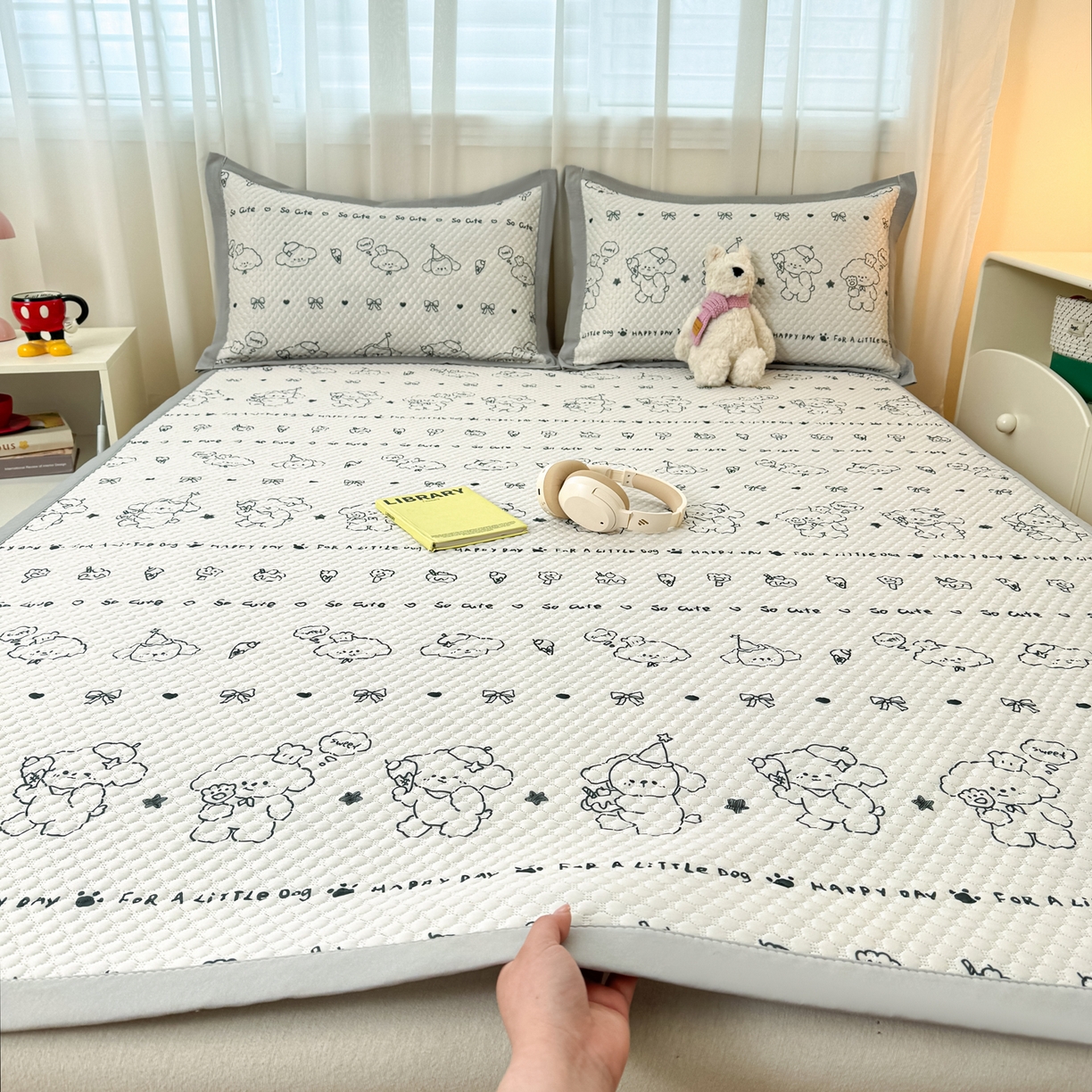 91家纺网 家纺一手货源 找家纺 蓝极人 2026新款小清新冰豆豆数码印花席三明治底席子凉席 线条小狗