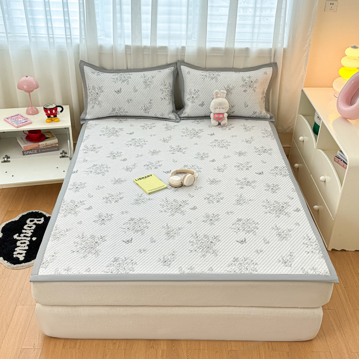 91家纺网 家纺一手货源 找家纺 蓝极人 2026新款小清新冰豆豆数码印花席三明治底席子凉席 花知意