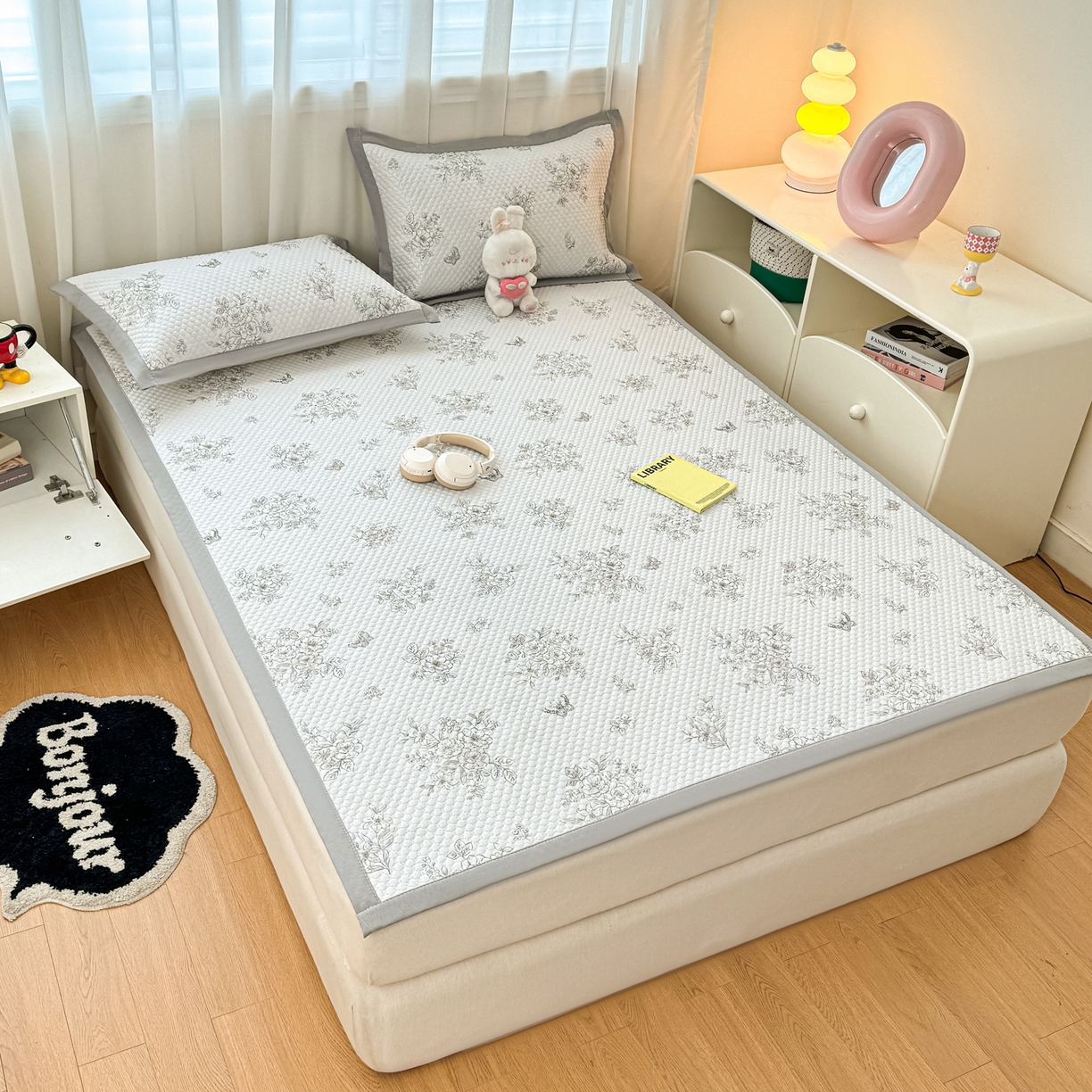 91家纺网 家纺一手货源 找家纺 蓝极人 2026新款小清新冰豆豆数码印花席三明治底席子凉席 花知意