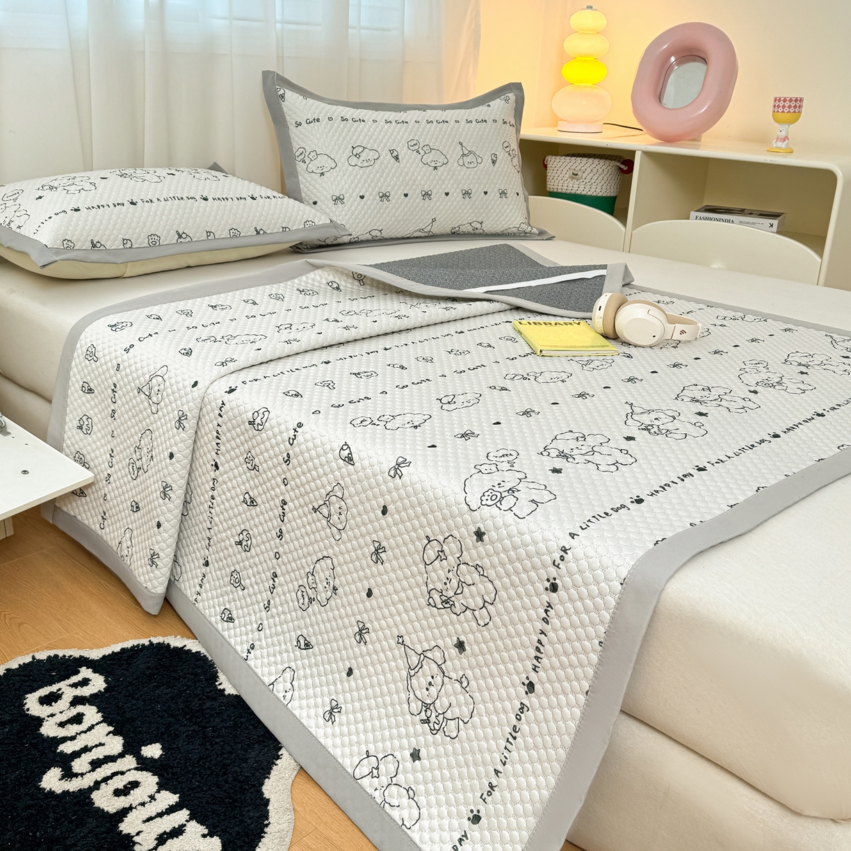 91家纺网 家纺一手货源 找家纺 蓝极人 2026新款小清新冰豆豆数码印花席三明治底席子凉席 线条小狗