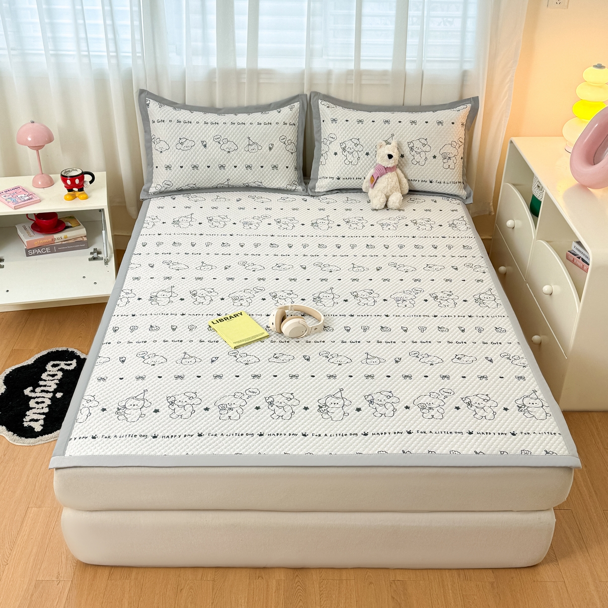 91家纺网 家纺一手货源 找家纺 蓝极人 2026新款小清新冰豆豆数码印花席三明治底席子凉席 线条小狗