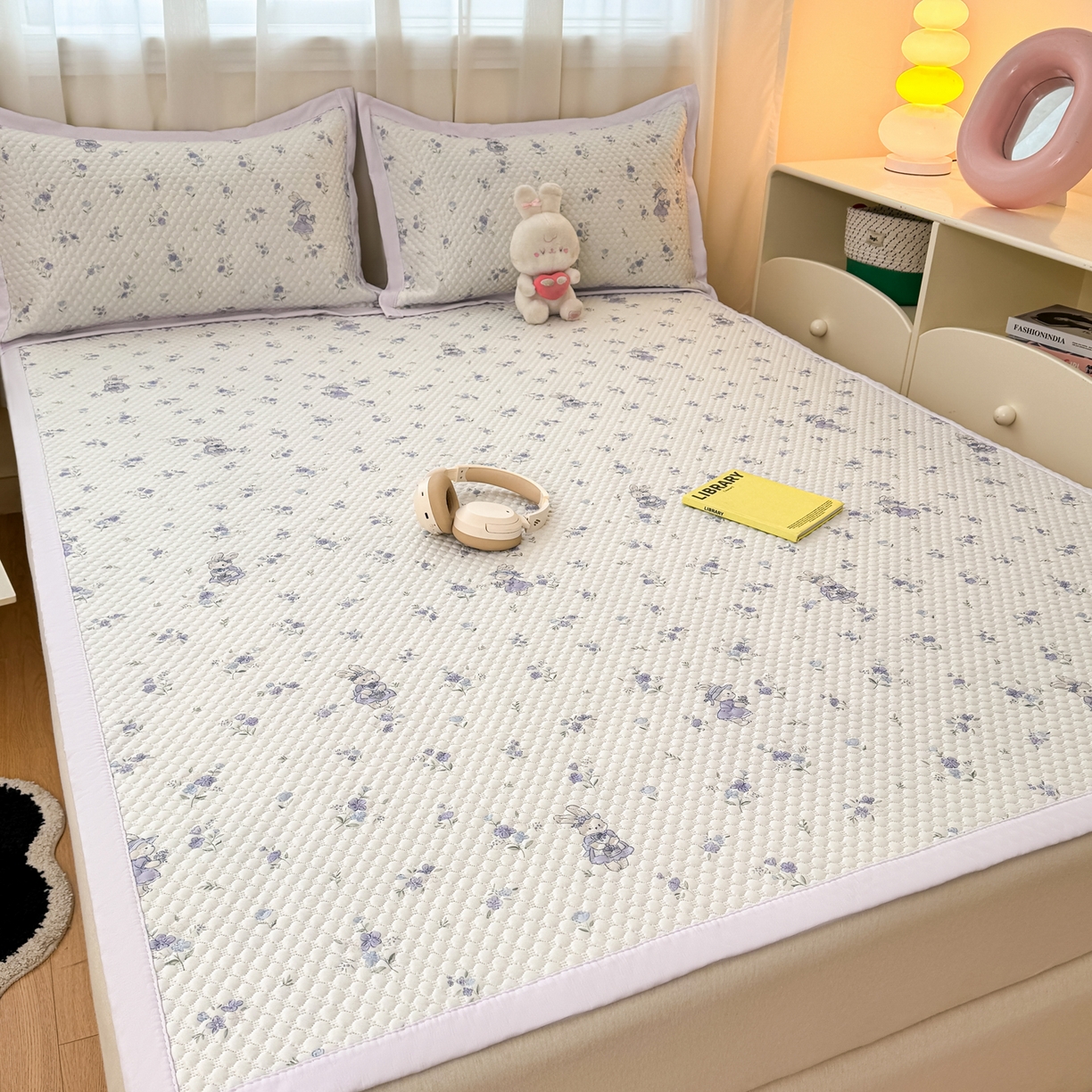 91家纺网 家纺一手货源 找家纺 蓝极人 2026新款小清新冰豆豆数码印花席三明治底席子凉席 花田兔影