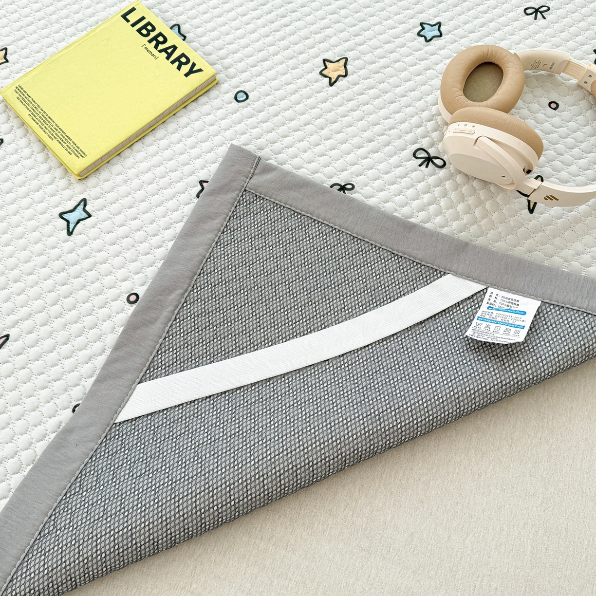 91家纺网 家纺一手货源 找家纺 蓝极人 2026新款小清新冰豆豆数码印花席三明治底席子凉席 星荣