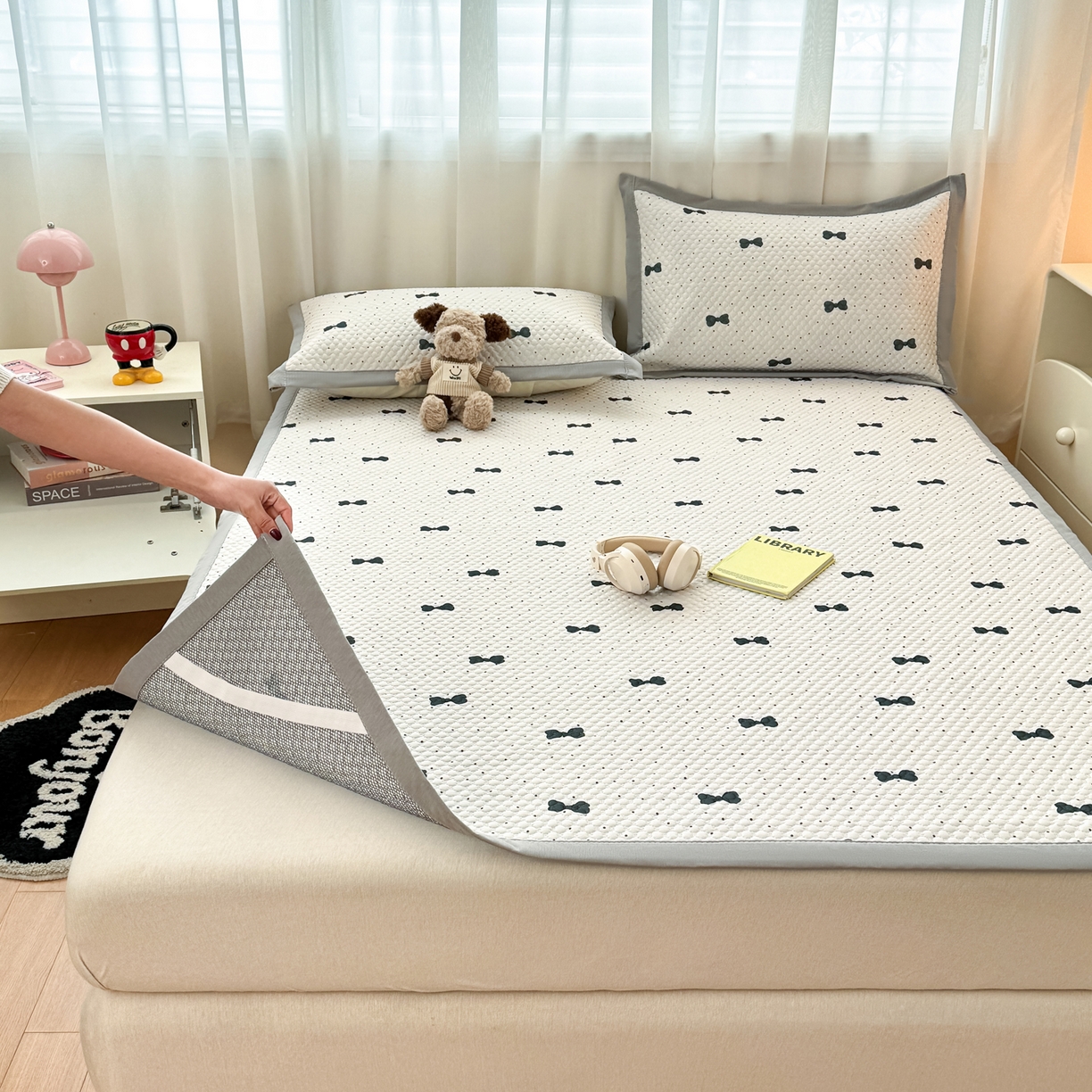 91家纺网 家纺一手货源 找家纺 蓝极人 2026新款小清新冰豆豆数码印花席三明治底席子凉席 波点蝴蝶结