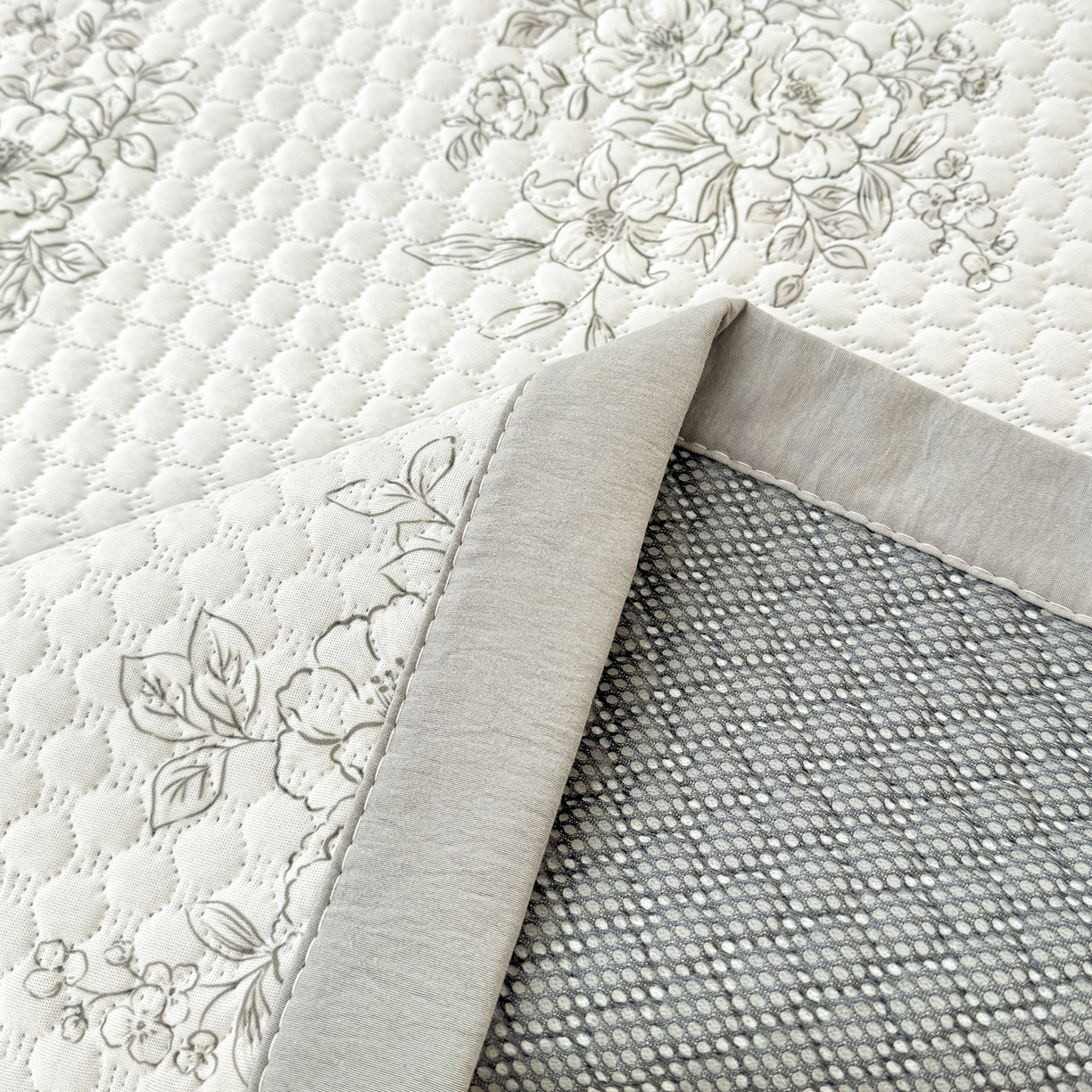 91家纺网 家纺一手货源 找家纺 蓝极人 2026新款小清新冰豆豆数码印花席三明治底席子凉席 花知意