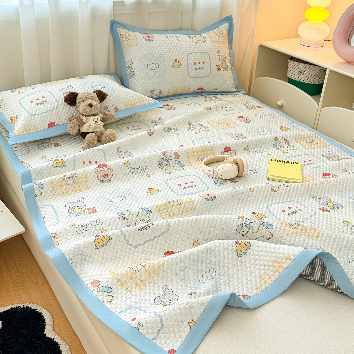 91家纺网 家纺一手货源 找家纺 蓝极人 2026新款小清新冰豆豆数码印花席三明治底席子凉席 糖果小狗