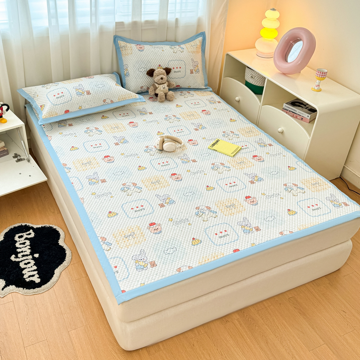 91家纺网 家纺一手货源 找家纺 蓝极人 2026新款小清新冰豆豆数码印花席三明治底席子凉席 糖果小狗