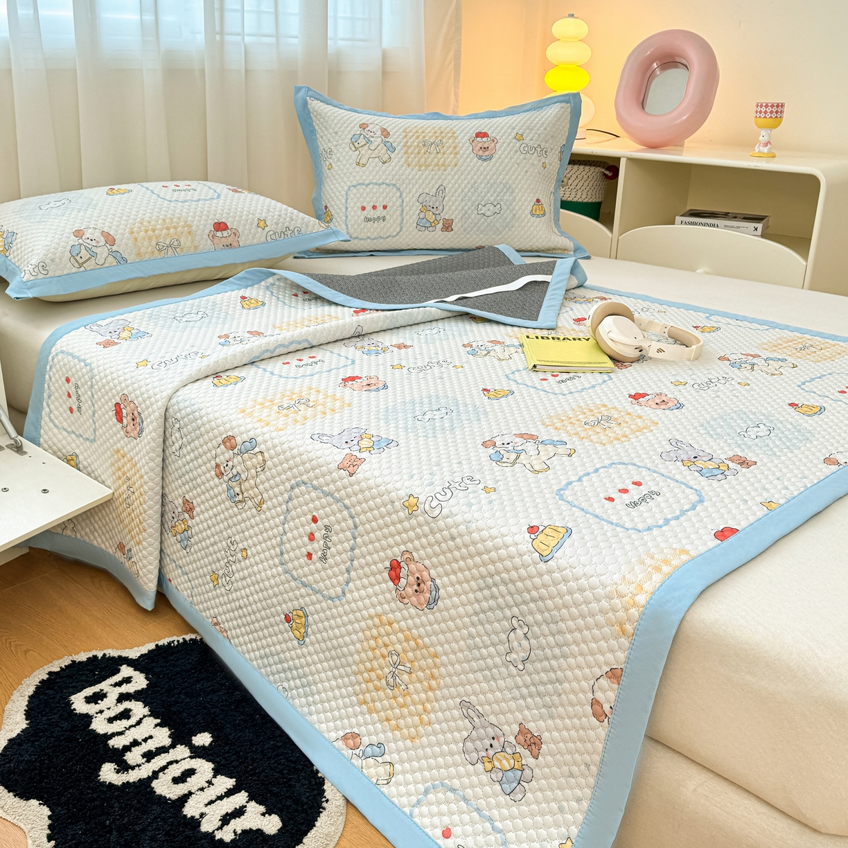 91家纺网 家纺一手货源 找家纺 蓝极人 2026新款小清新冰豆豆数码印花席三明治底席子凉席 糖果小狗