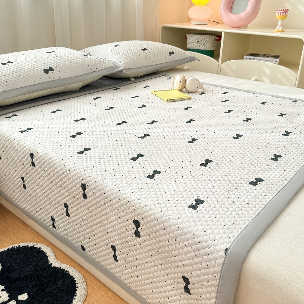 91家纺网 家纺一手货源 找家纺 蓝极人 2026新款小清新冰豆豆数码印花席三明治底席子凉席 波点蝴蝶结