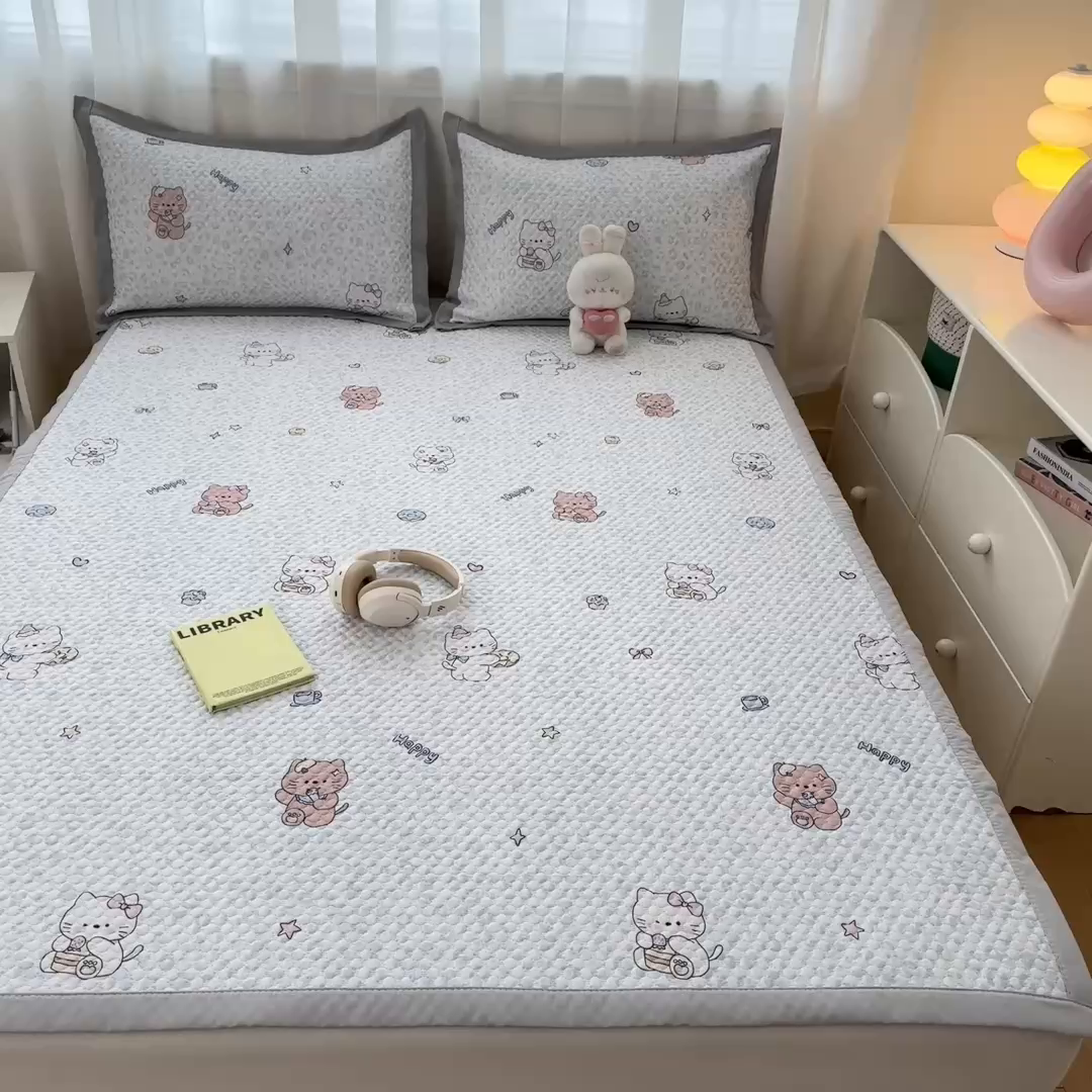 91家纺网 家纺一手货源 找家纺 蓝极人 2026新款小清新冰豆豆数码印花席三明治底席子凉席 豹纹猫咪