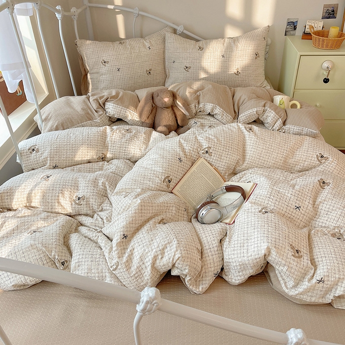 91家纺网 家纺一手货源 找家纺 贝扬思家纺 2026新款高品质A类泡芙纱普通款四件套-110g-(软软糯糯小红书推荐~) 织纹木马迹