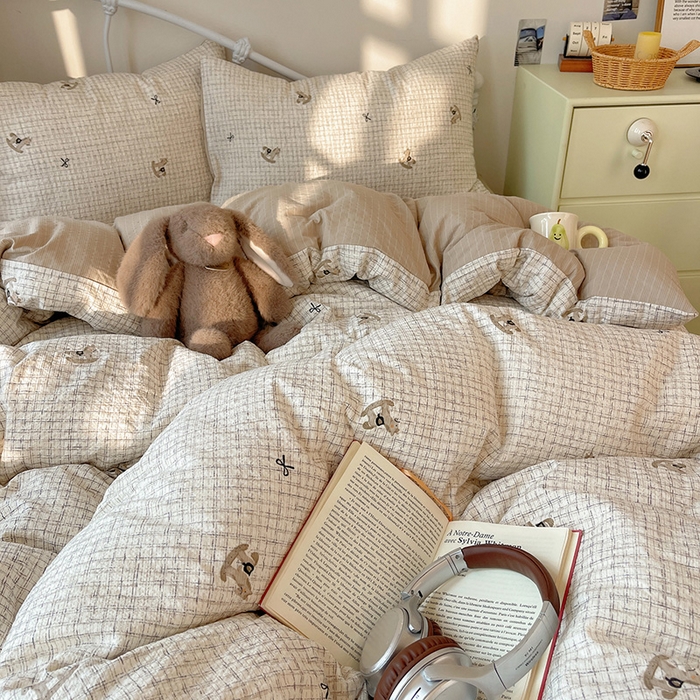 91家纺网 家纺一手货源 找家纺 贝扬思家纺 2026新款高品质A类泡芙纱普通款四件套-110g-(软软糯糯小红书推荐~) 织纹木马迹