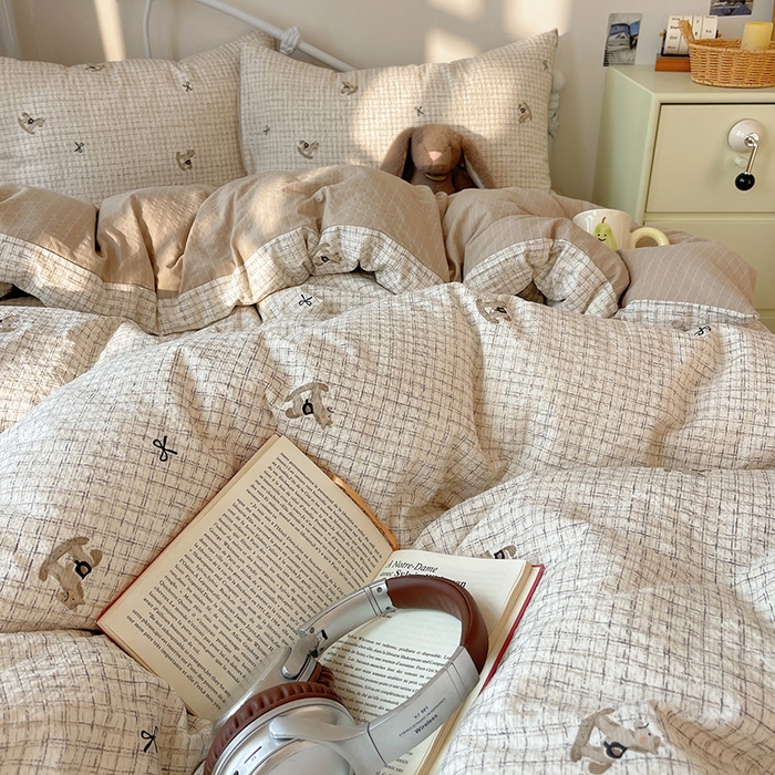 91家纺网 家纺一手货源 找家纺 贝扬思家纺 2026新款高品质A类泡芙纱普通款四件套-110g-(软软糯糯小红书推荐~) 织纹木马迹