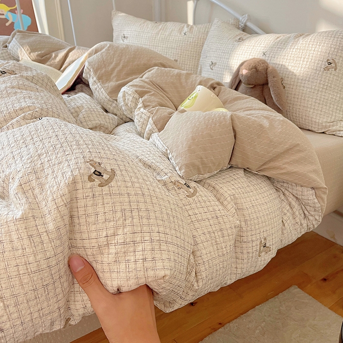 91家纺网 家纺一手货源 找家纺 贝扬思家纺 2026新款高品质A类泡芙纱普通款四件套-110g-(软软糯糯小红书推荐~) 织纹木马迹