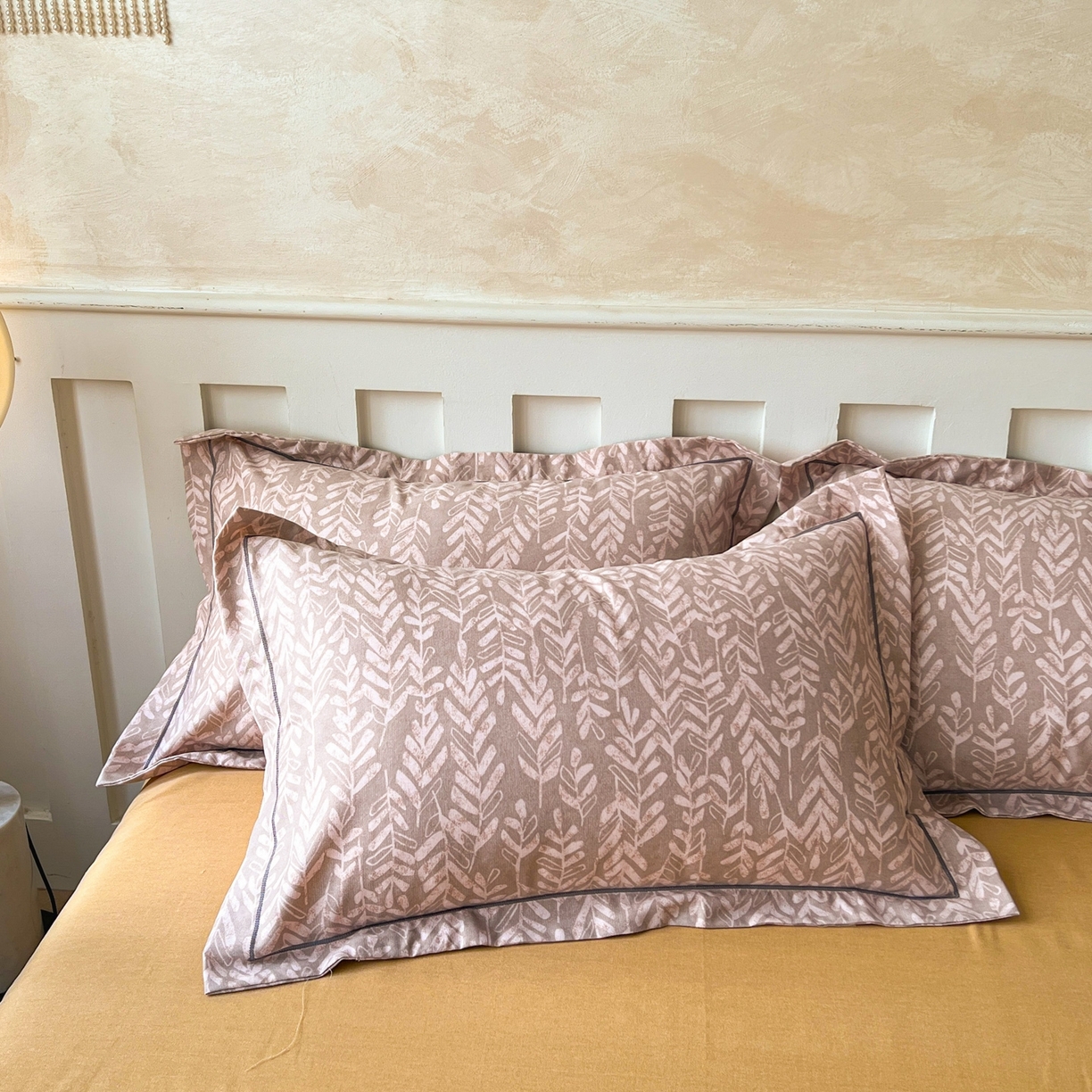 91家纺网 家纺一手货源 找家纺 简约家纺 2025新款全棉磨毛印花单品枕套 暮光-咖