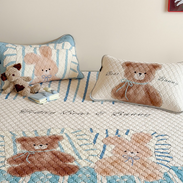 91家纺网 家纺一手货源 找家纺 RYB红黄兰 2026新款ins设计师原创款大版冰皮凉感水洗乳胶加厚6mm凉席三件套 小熊和邦尼