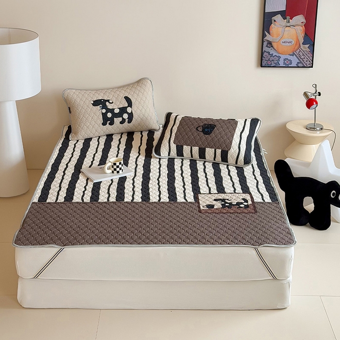 91家纺网 家纺一手货源 找家纺 RYB红黄兰 2026新款ins设计师原创款大版冰皮凉感水洗乳胶加厚6mm凉席三件套 小黑的咖啡