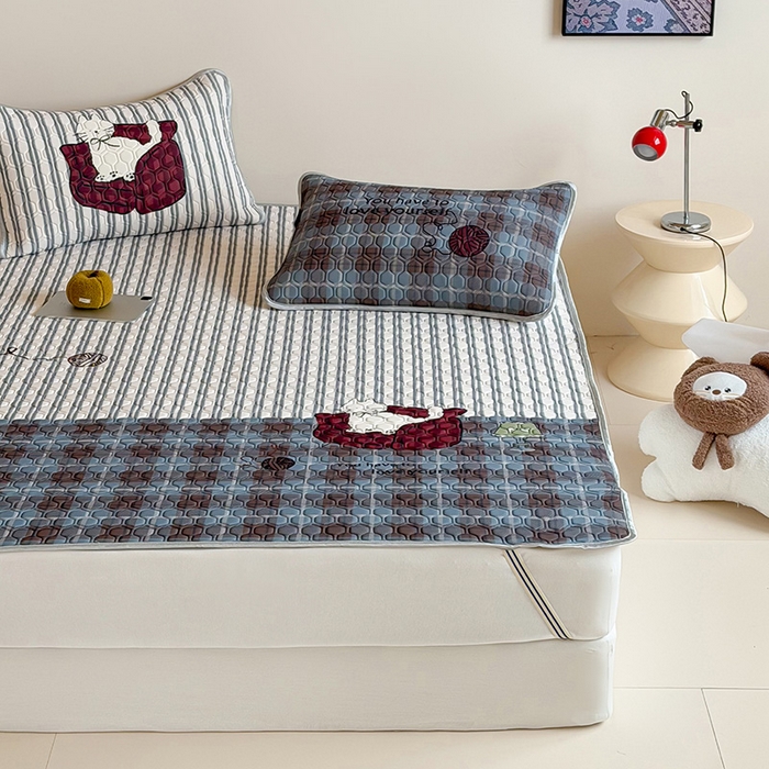 91家纺网 家纺一手货源 找家纺 RYB红黄兰 2026新款ins设计师原创款大版冰皮凉感水洗乳胶加厚6mm凉席三件套 小白的毛线