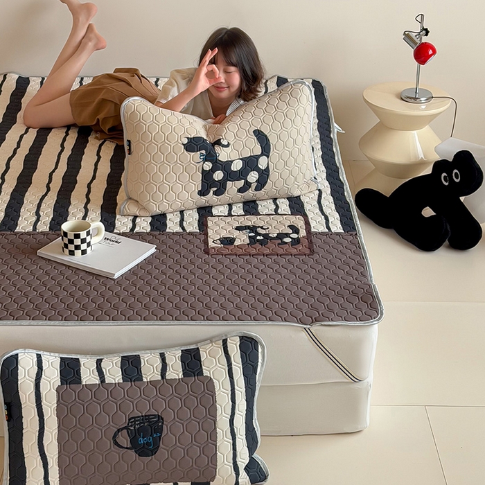 91家纺网 家纺一手货源 找家纺 RYB红黄兰 2026新款ins设计师原创款大版冰皮凉感水洗乳胶加厚6mm凉席三件套 小黑的咖啡