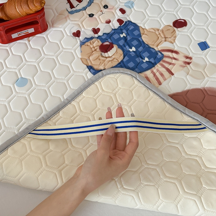 91家纺网 家纺一手货源 找家纺 RYB红黄兰 2026新款ins设计师原创款大版冰皮凉感水洗乳胶加厚6mm凉席三件套 马戏团小兔