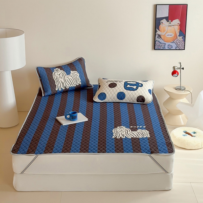 91家纺网 家纺一手货源 找家纺 RYB红黄兰 2026新款ins设计师原创款大版冰皮凉感水洗乳胶加厚6mm凉席三件套 蓝条哈吉米