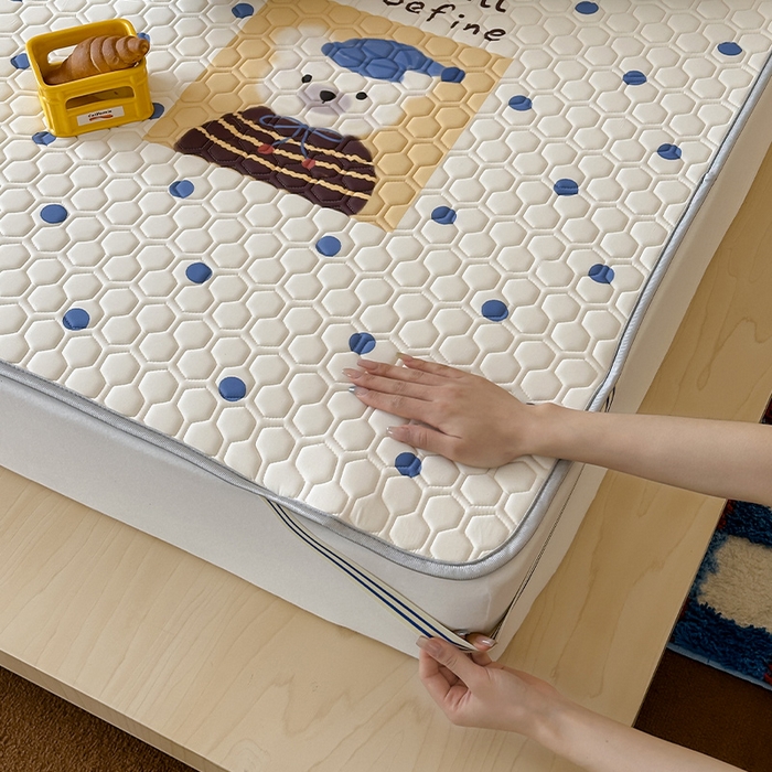 91家纺网 家纺一手货源 找家纺 RYB红黄兰 2026新款ins设计师原创款大版冰皮凉感水洗乳胶加厚6mm凉席三件套 波点熊仔