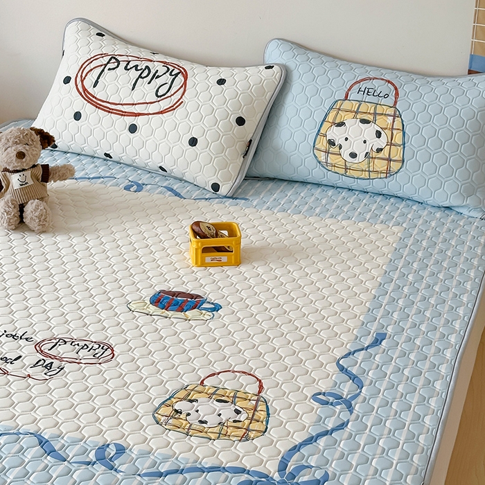 91家纺网 家纺一手货源 找家纺 RYB红黄兰 2026新款ins设计师原创款大版冰皮凉感水洗乳胶加厚6mm凉席三件套 狗狗日记