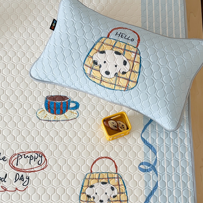 91家纺网 家纺一手货源 找家纺 RYB红黄兰 2026新款ins设计师原创款大版冰皮凉感水洗乳胶加厚6mm凉席三件套 狗狗日记