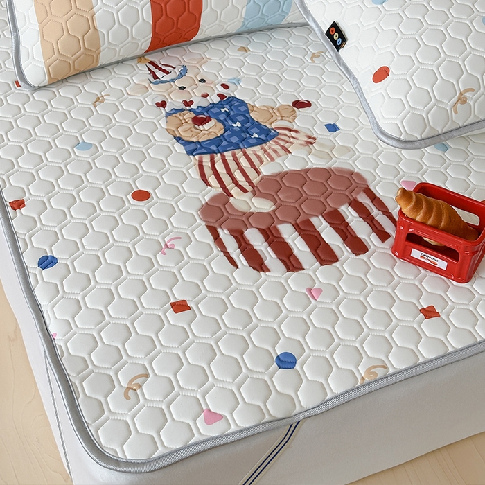 91家纺网 家纺一手货源 找家纺 RYB红黄兰 2026新款ins设计师原创款大版冰皮凉感水洗乳胶加厚6mm凉席三件套 马戏团小兔