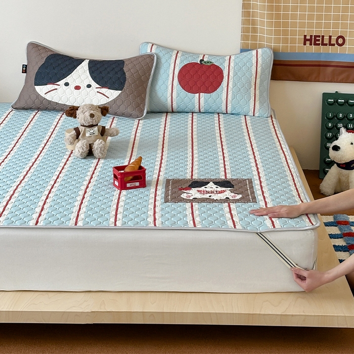 91家纺网 家纺一手货源 找家纺 RYB红黄兰 2026新款ins设计师原创款大版冰皮凉感水洗乳胶加厚6mm凉席三件套 苹果小黑猫