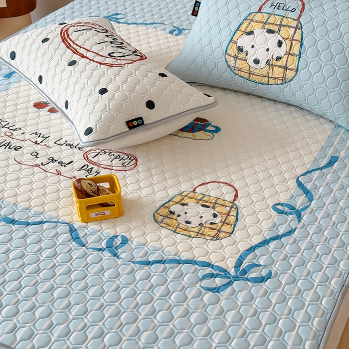 91家纺网 家纺一手货源 找家纺 RYB红黄兰 2026新款ins设计师原创款大版冰皮凉感水洗乳胶加厚6mm凉席三件套 狗狗日记