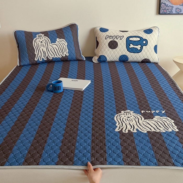 91家纺网 家纺一手货源 找家纺 RYB红黄兰 2026新款ins设计师原创款大版冰皮凉感水洗乳胶加厚6mm凉席三件套 蓝条哈吉米